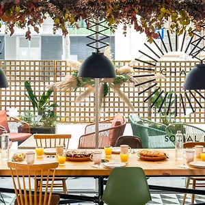 ** Hotell Ibis Plaza Glories 22@ Spanien